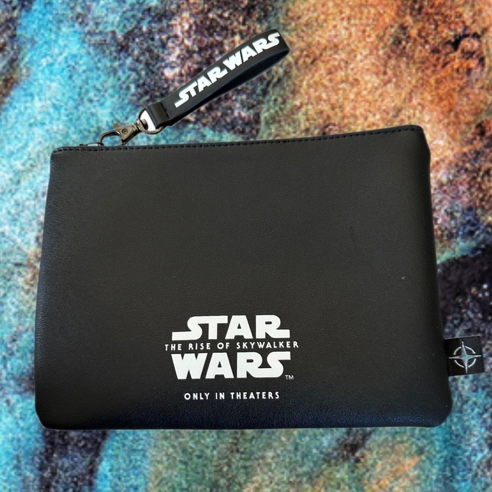 Star Wars Zip Cosmetic Pouch w/ Star Wars Rise of Skywalker Branding
